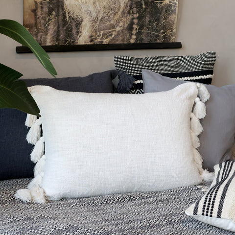 Coussin Beige avec Pompons