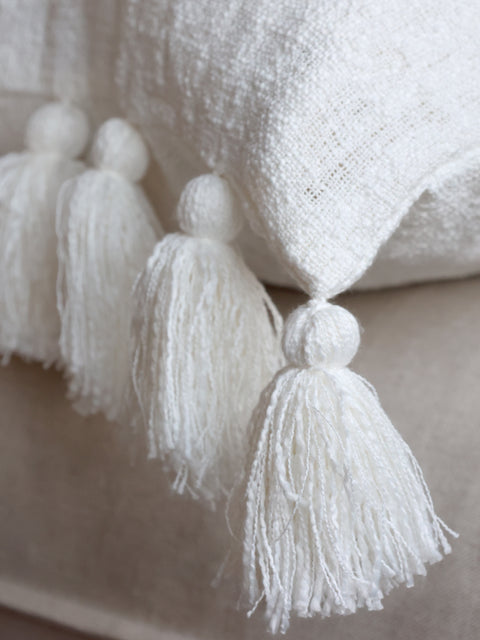 Coussin Beige avec Pompons
