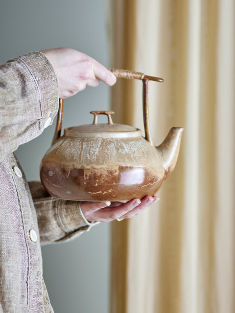 Aura teapot